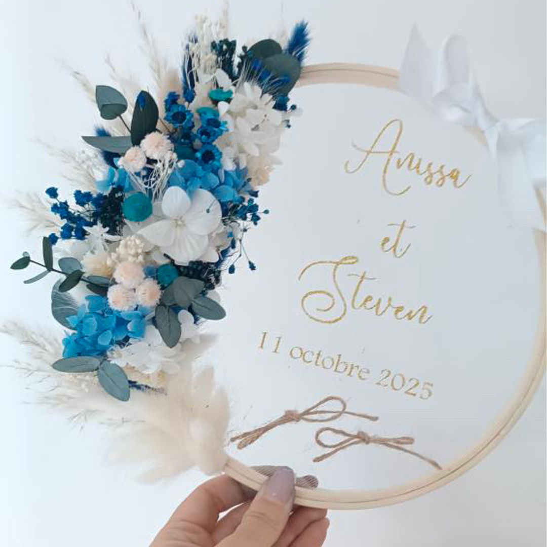 porte alliance personnalisé en fleurs séchées pour cérémonie mariage de couleur bleu