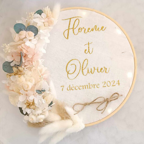 porte alliance personnalisé en fleurs séchées pour cérémonie mariage de couleur boheme