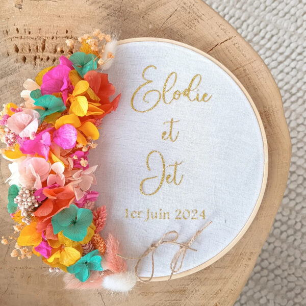 porte alliance personnalisé en fleurs séchées pour cérémonie mariage multicolore