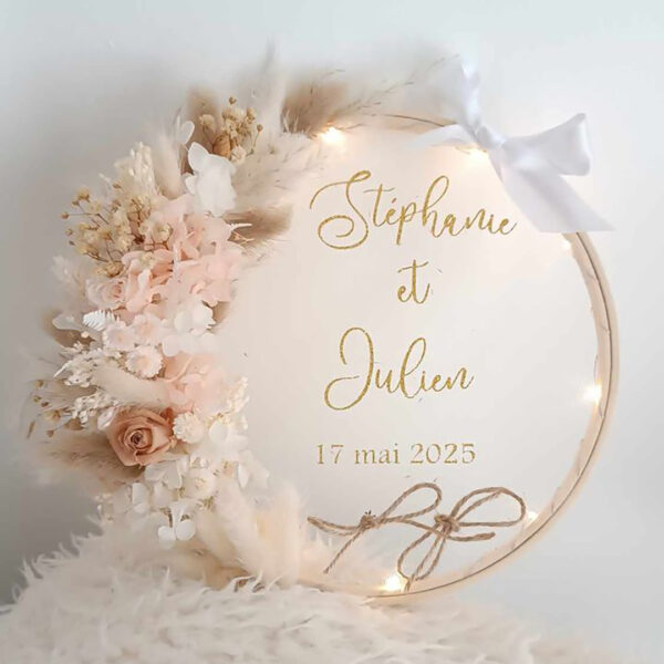 porte alliance personnalisé en fleurs séchées pour cérémonie mariage de couleur beige et pampa