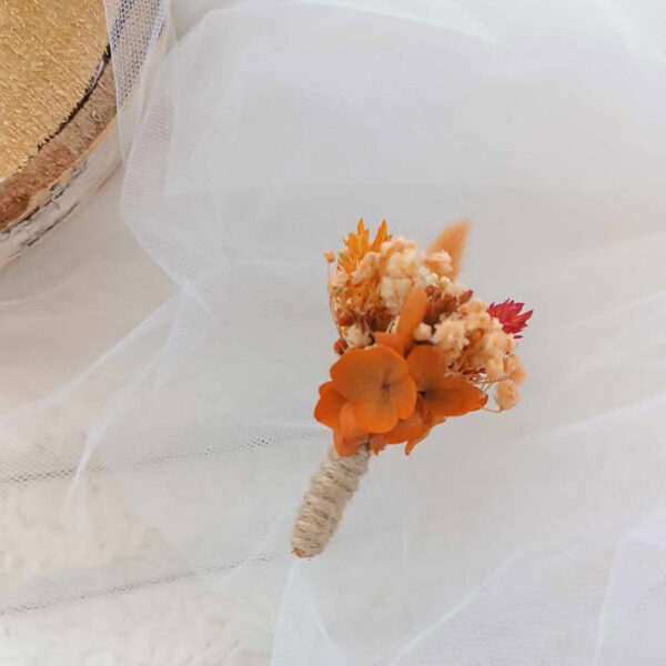 boutonnière mariage homme et témoin en fleurs séchées blanc et terracotta