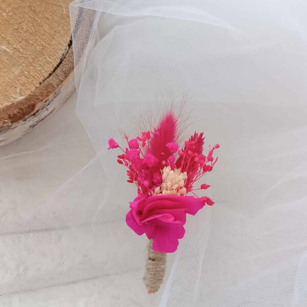 boutonnière mariage homme et témoin en fleurs séchées blanc et rose fuschia