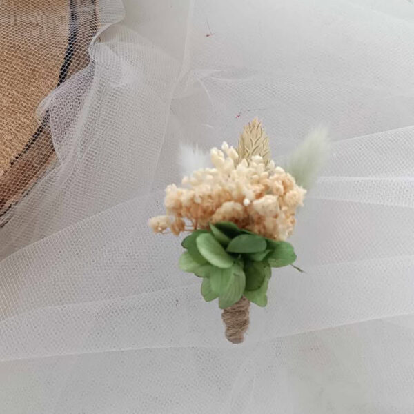 boutonnière homme et témoin en fleurs séchées vert et blanc