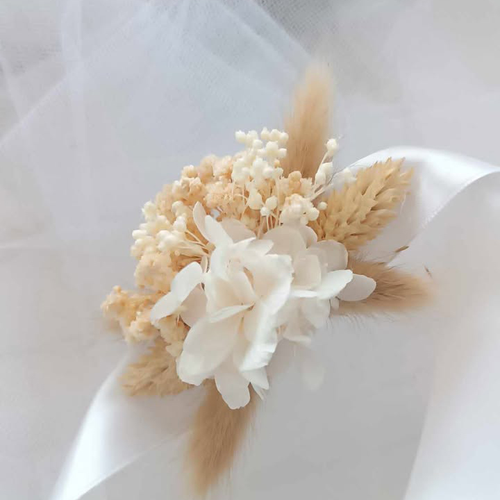 bracelet poignée sur tissu satin en fleurs séchées beige pour femme mariage