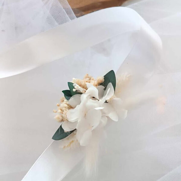 bracelet poignée sur tissu satin en fleurs séchées eucalyptus pour femme mariage