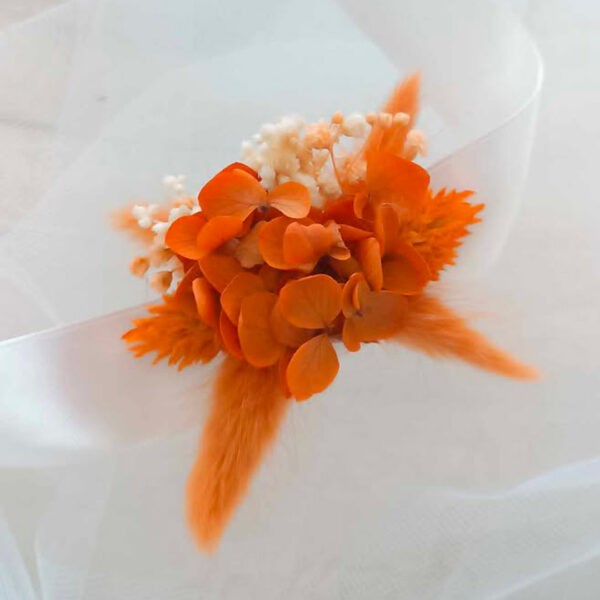 bracelet poignée sur tissu satin en fleurs séchées orange pour femme mariage
