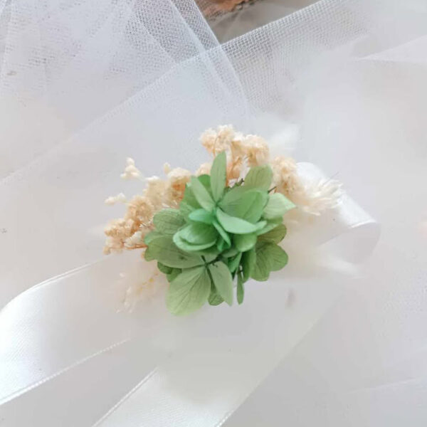 bracelet poignée sur tissu satin en fleurs séchées vert sauge pour femme mariage