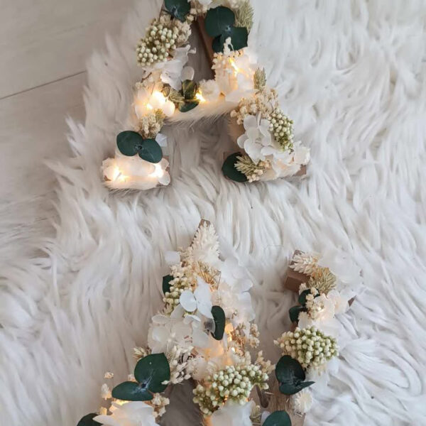Lettre fleurie eucalyptus, blanc
