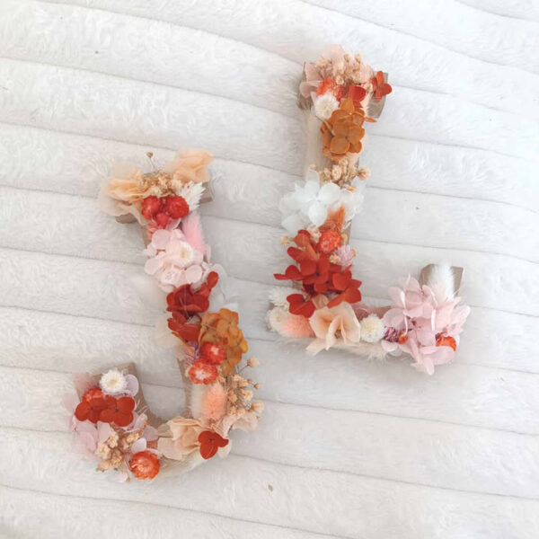 Lettre fleurie orange terracotta, rose