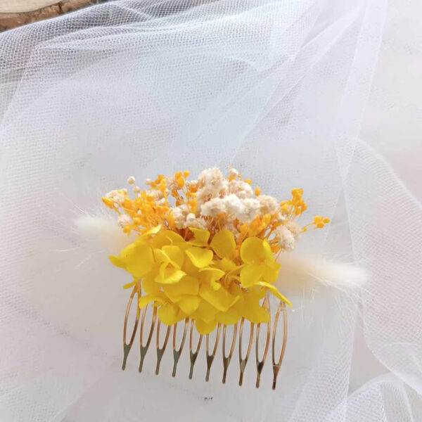 peigne cheveux en fleurs séchées jaune pour coiffure femme mariage