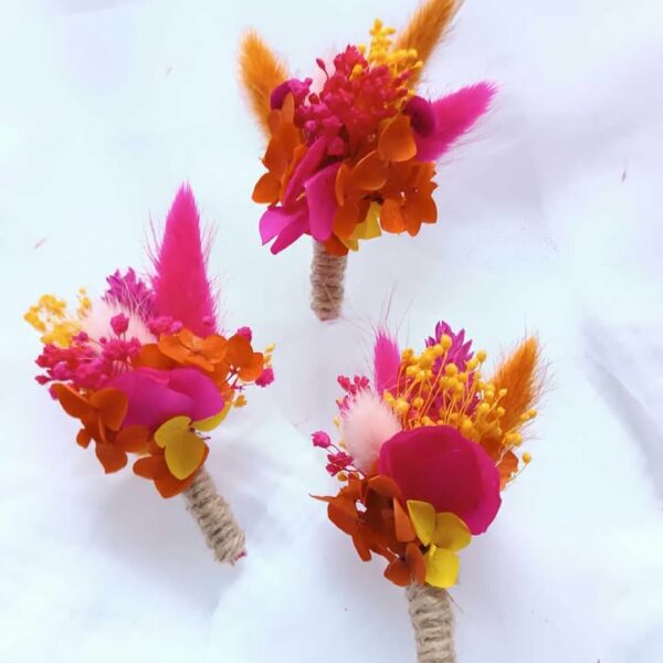 boutonnière homme et témoin en fleurs séchées fuschia terracotta et jaune