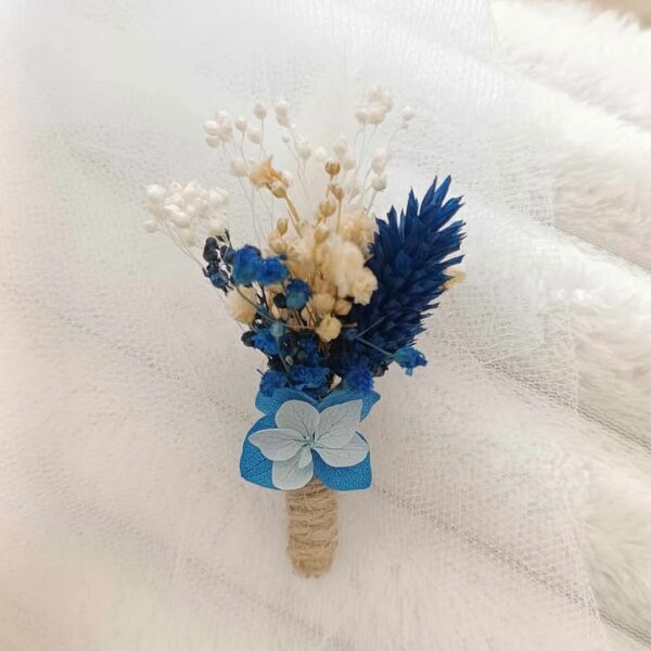boutonnière homme témoin en fleurs séchées pour mariage