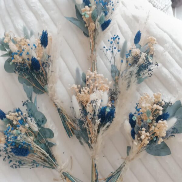 mini bouquet en fleur séchées bleu