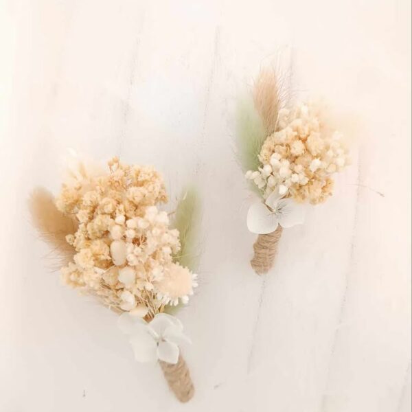boutonnière mariée enfabt et homme témoin, costume marié accessoire