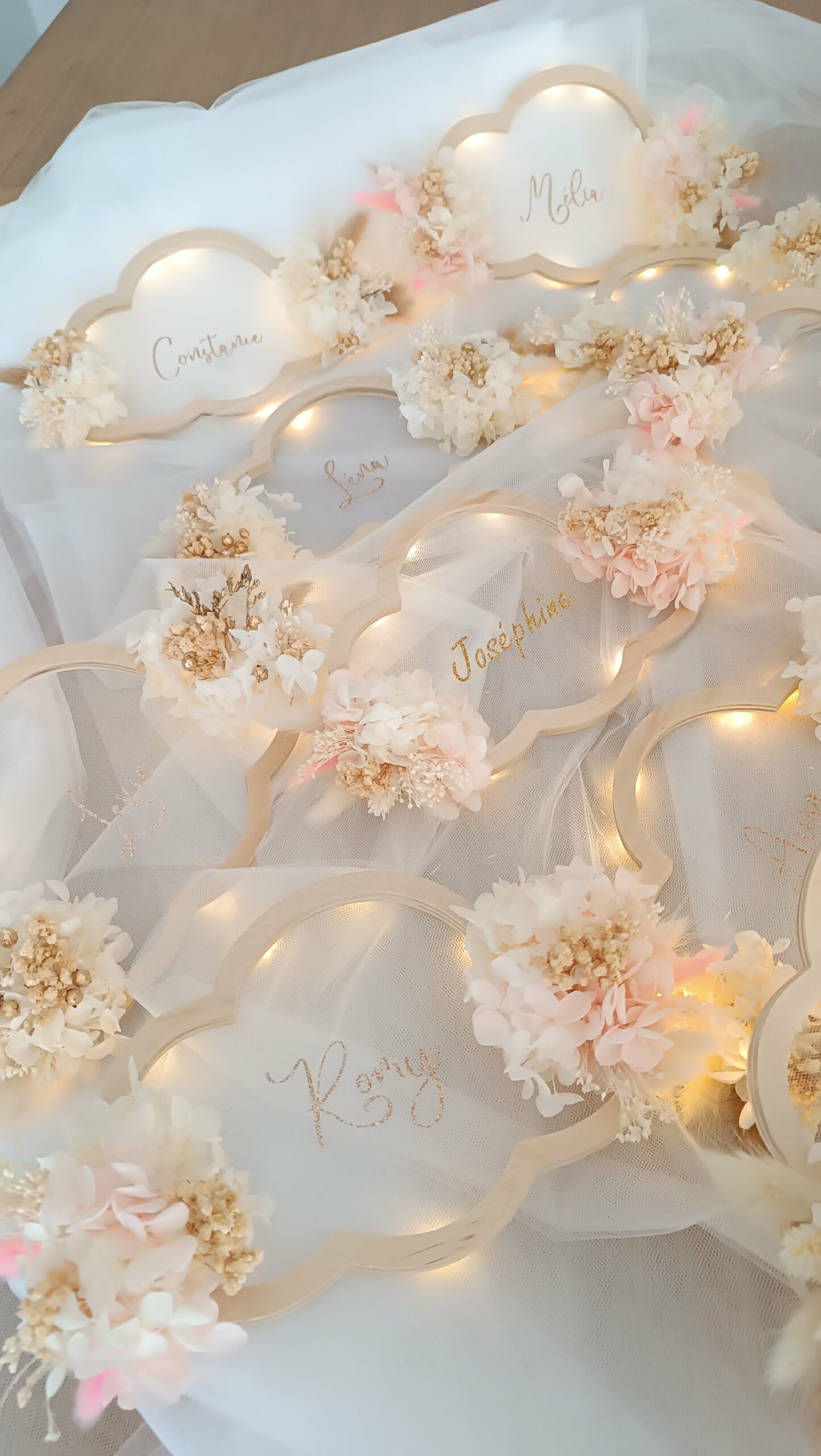Décoration chambre bébé personnalisée – Nuage en bois avec prénom personnalisé en fleurs séchées – Idée cadeau naissance ou baptême noël – Image 4