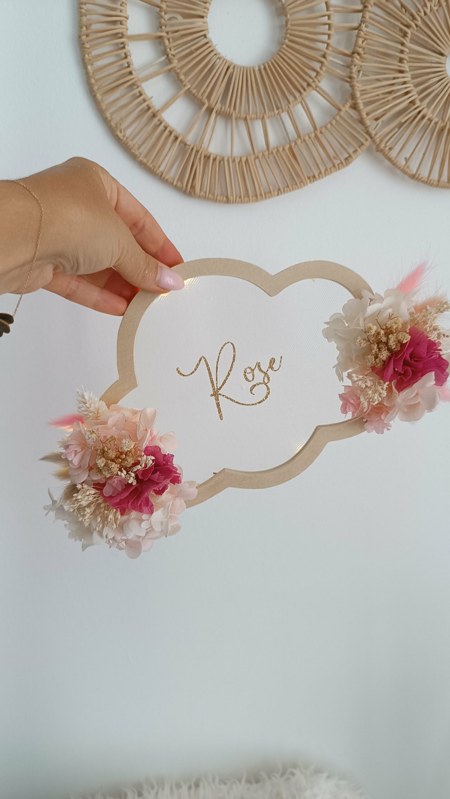 Décoration chambre bébé personnalisée – Nuage en bois avec prénom personnalisé en fleurs séchées – Idée cadeau naissance ou baptême noël – Image 12