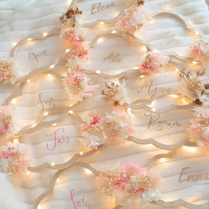 Décoration chambre bébé personnalisée – Nuage en bois avec prénom personnalisé en fleurs séchées – Idée cadeau naissance ou baptême noël – Image 7