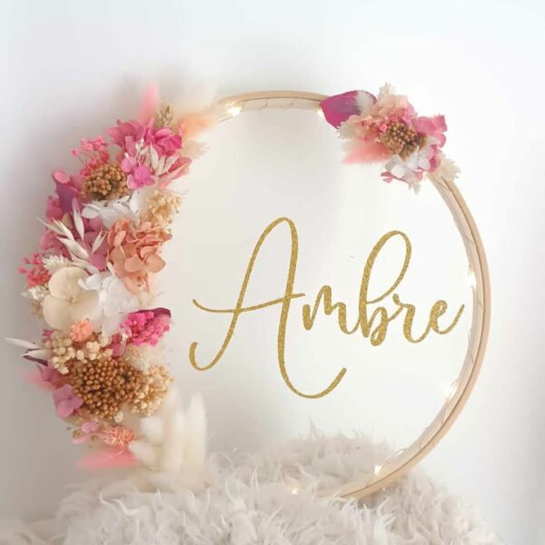 couronne de fleurs séchées pour décoration chambre enfant